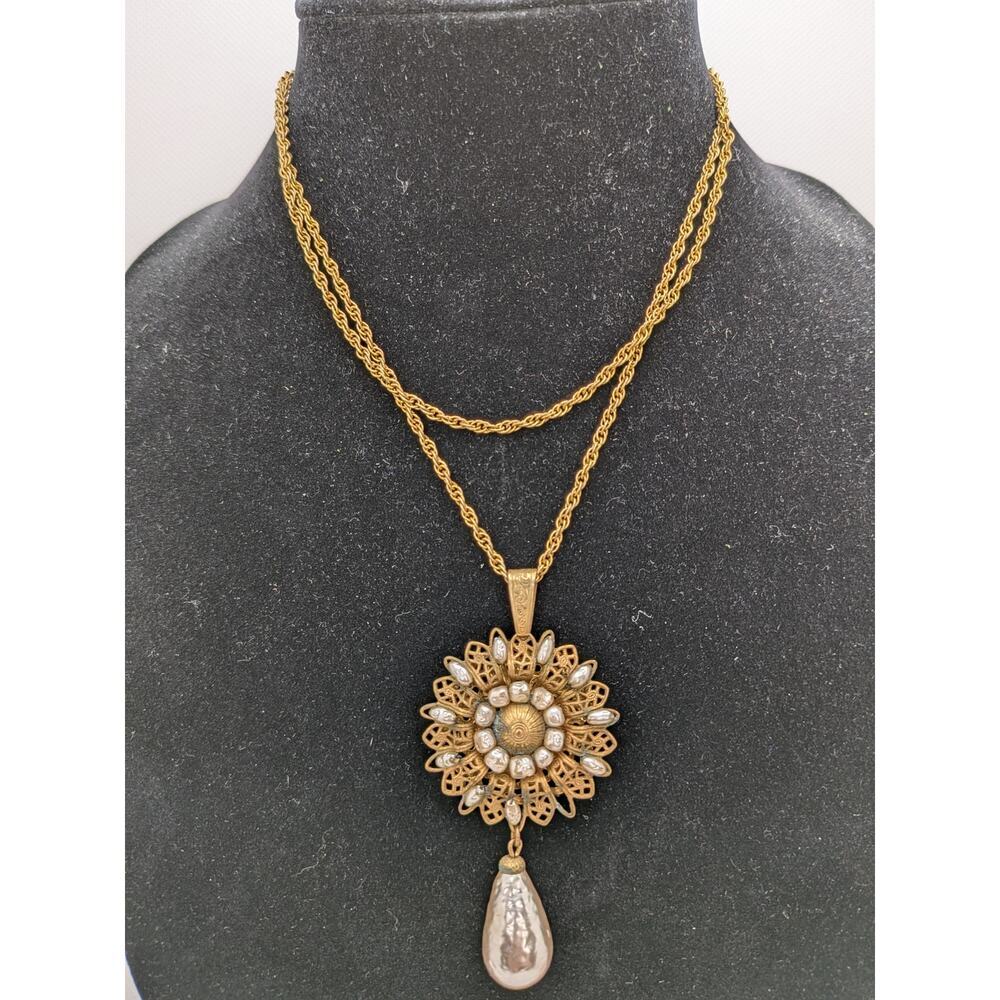 GORGEOUS SIGNED GOLD MIRIAM HASKELL BAROQUE PEARL MEDALLION NECKLACE 34"